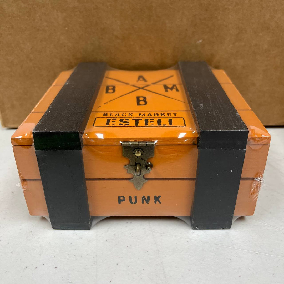 Alec Bradley Black Market Esteli Punk