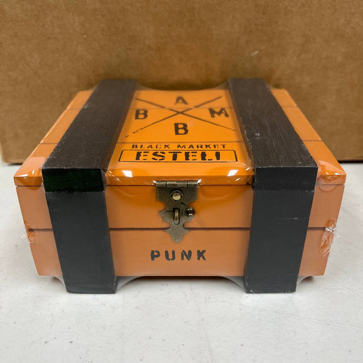 Alec Bradley Black Market Esteli Punk