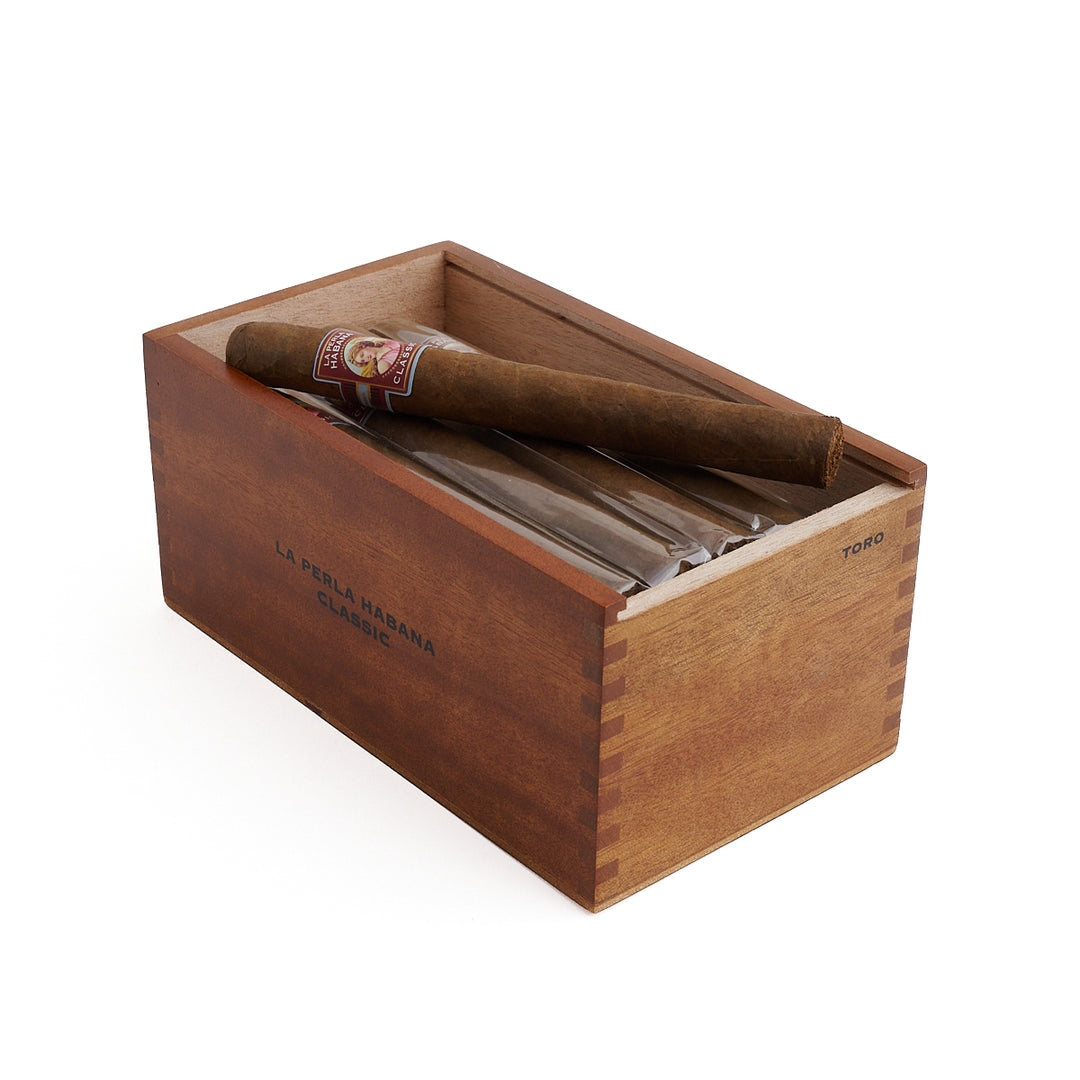 La Perla Habana Classic Cameroon Toro