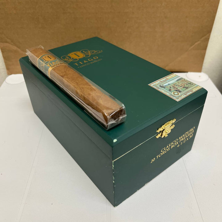 Luciano Tiago Clasico Maduro Toro