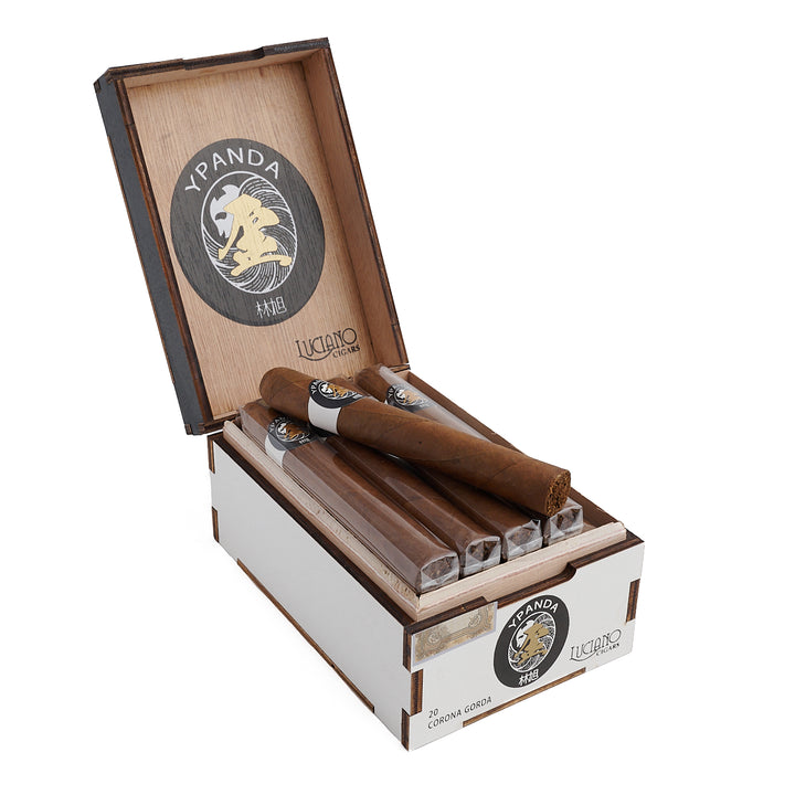 卢西亚诺X熊猫联乘大皇冠