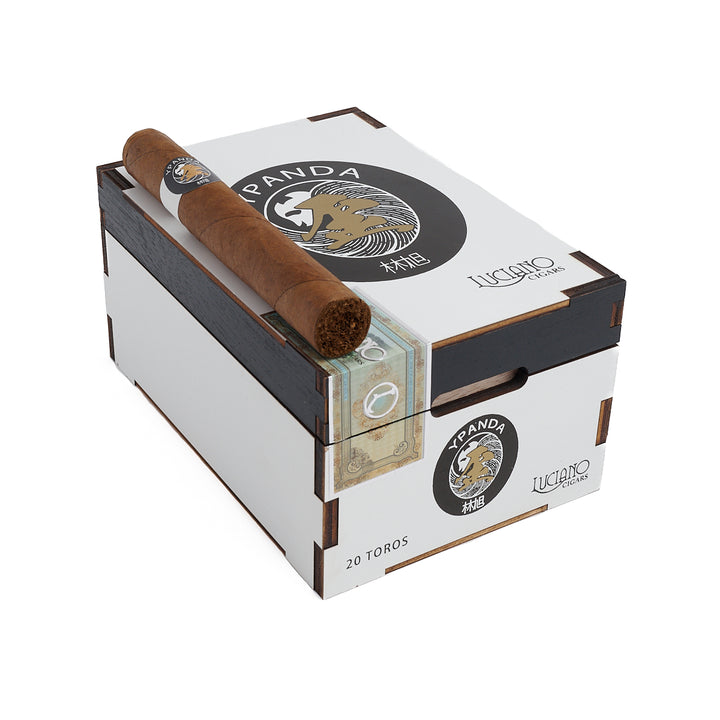 卢西亚诺X熊猫联乘公牛