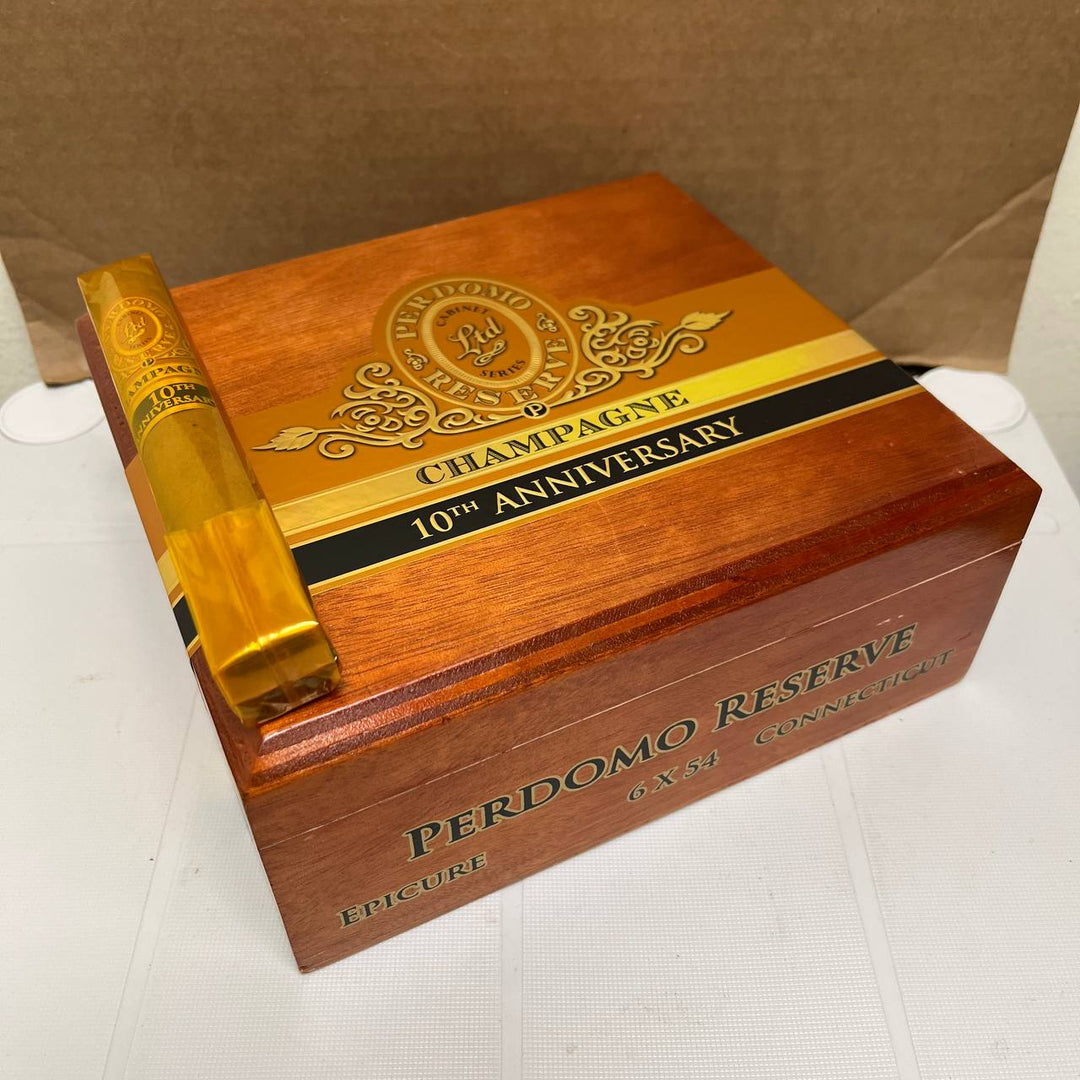 Perdomo 10th Anniversary Champagne Epicure Toro