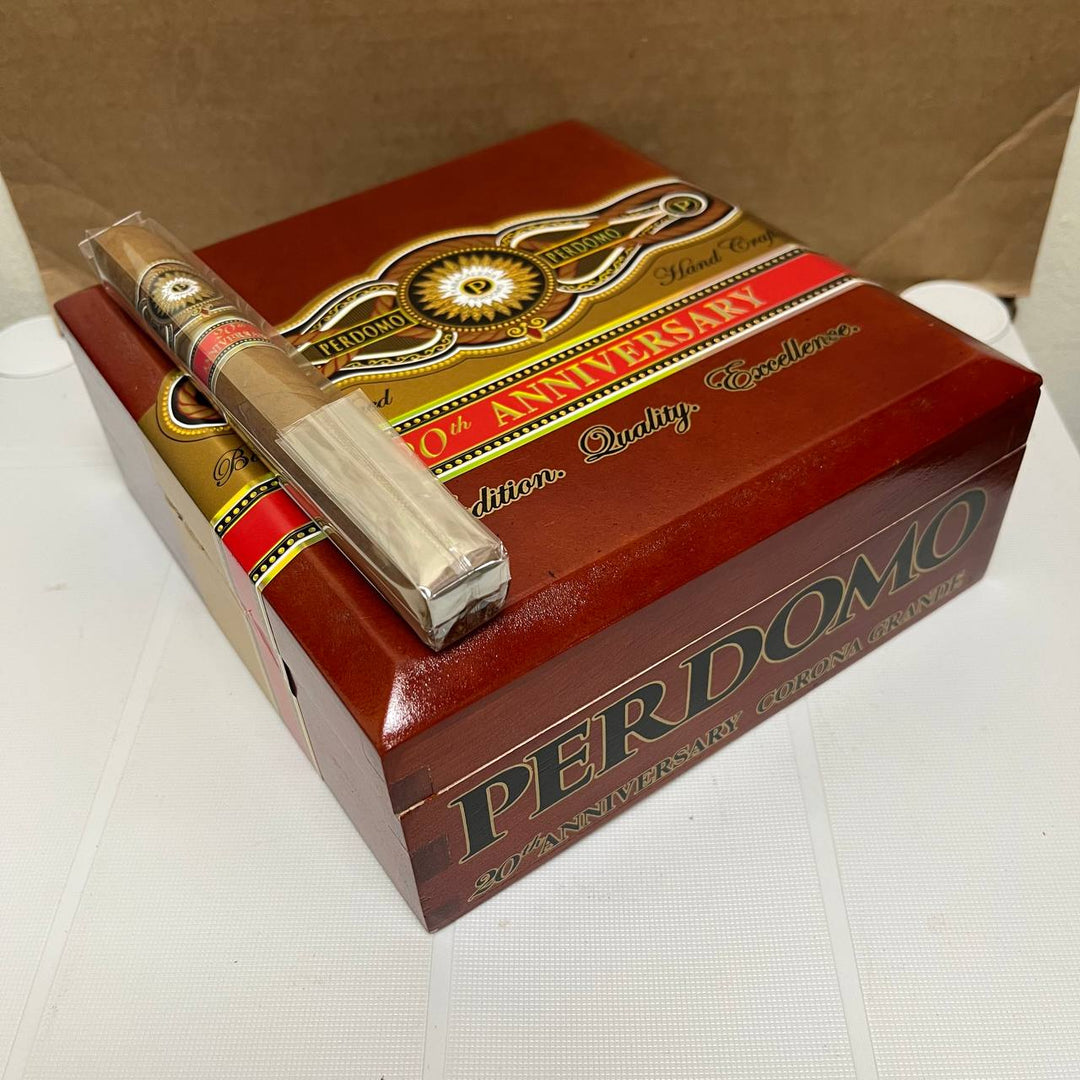 Perdomo 20th Anniversary Connecticut Corona Grande