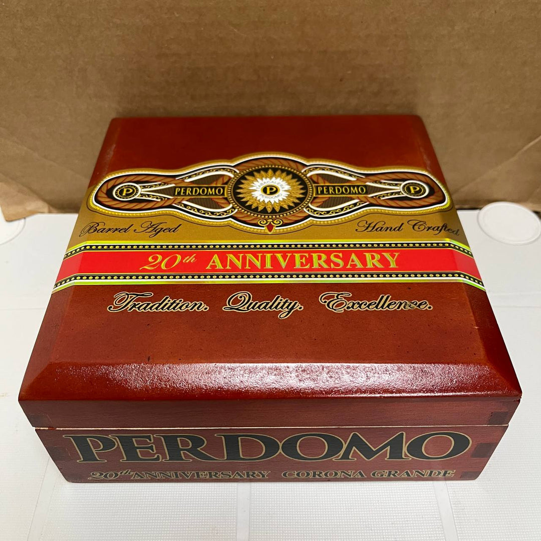 Perdomo 20th Anniversary Connecticut Corona Grande