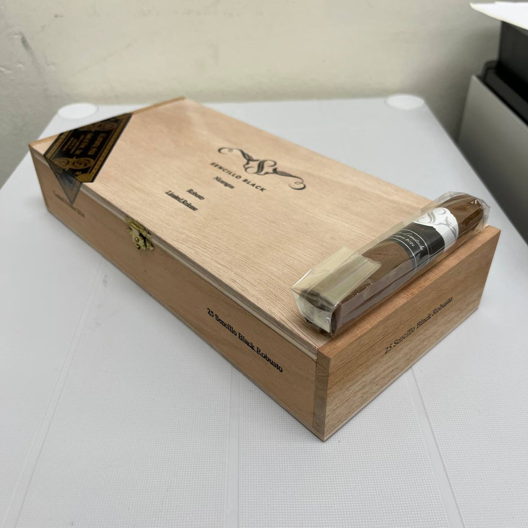 Sencillo Black Robusto