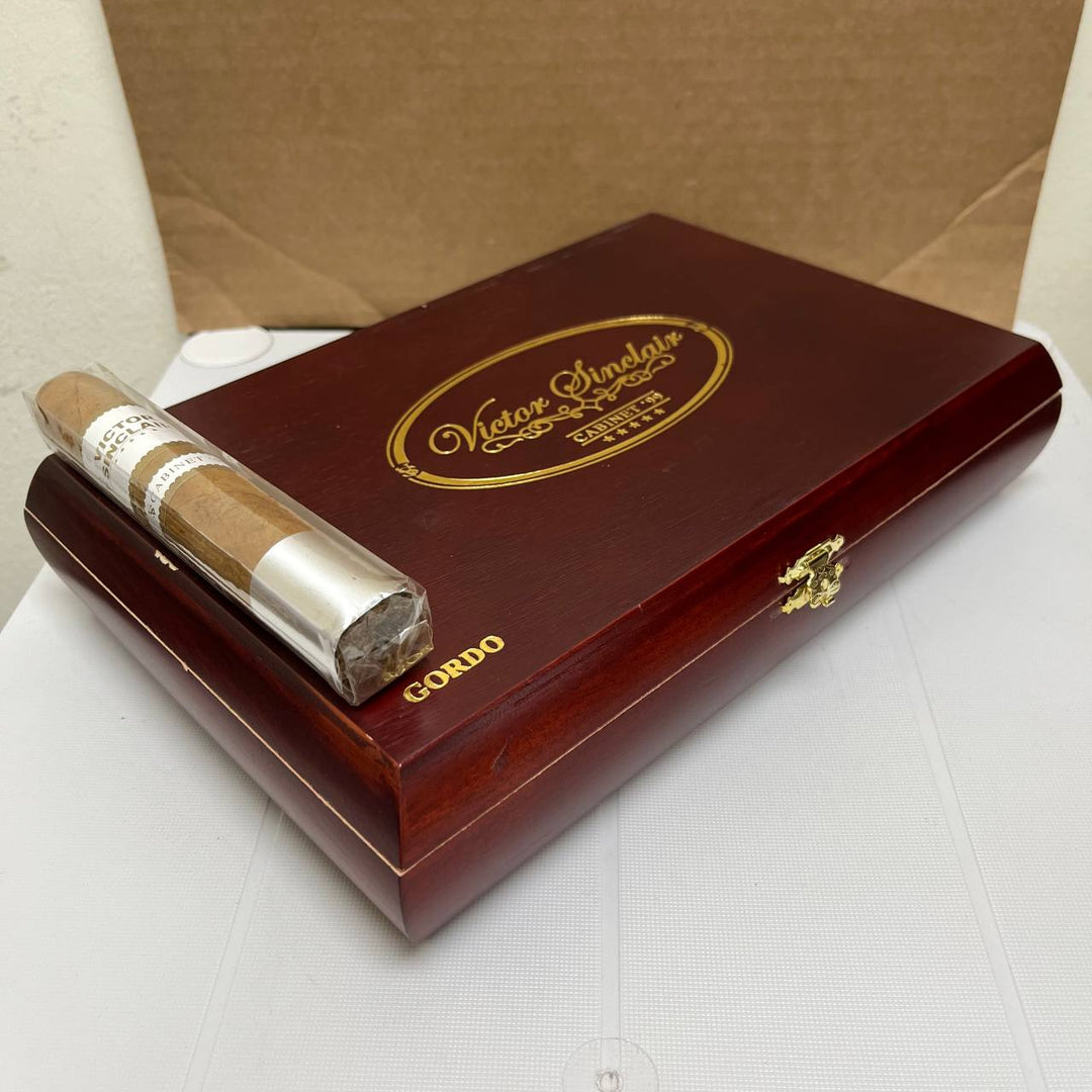 Victor Sinclair Cabinet 99 Connecticut Gordo