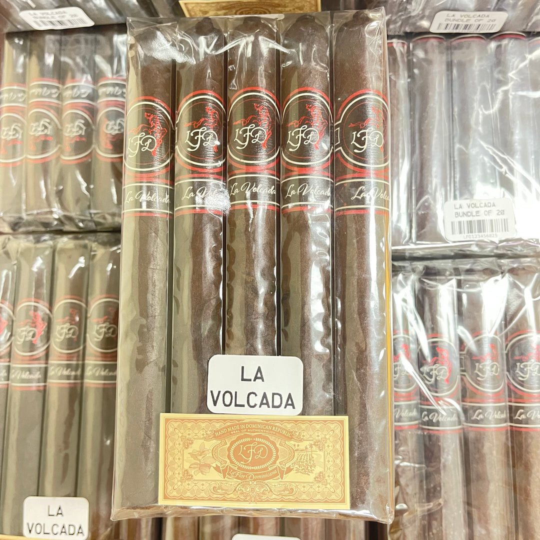 La Flor Dominicana La Volcada Churchill Bundle