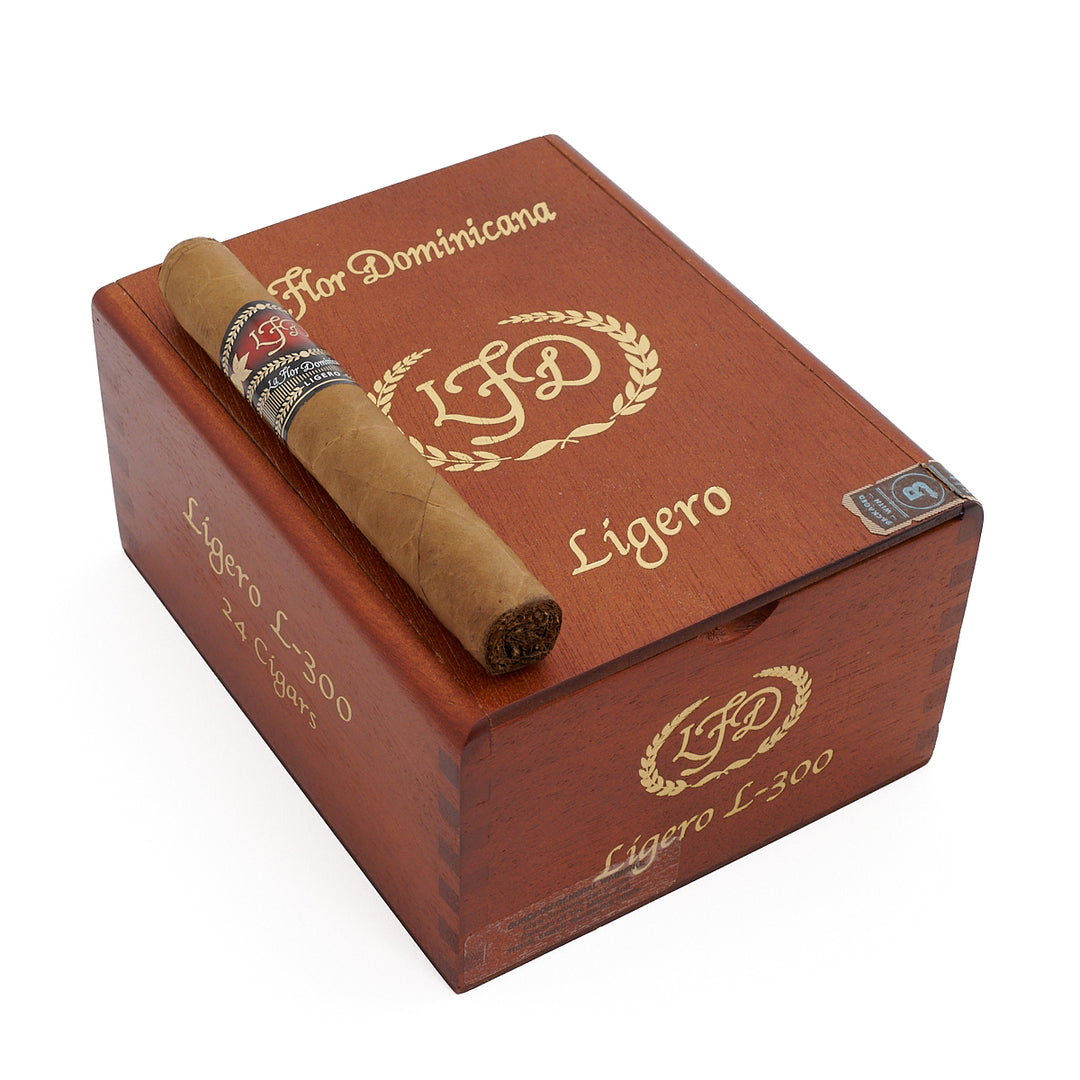 La Flor Dominicana Ligero L-300 Toro