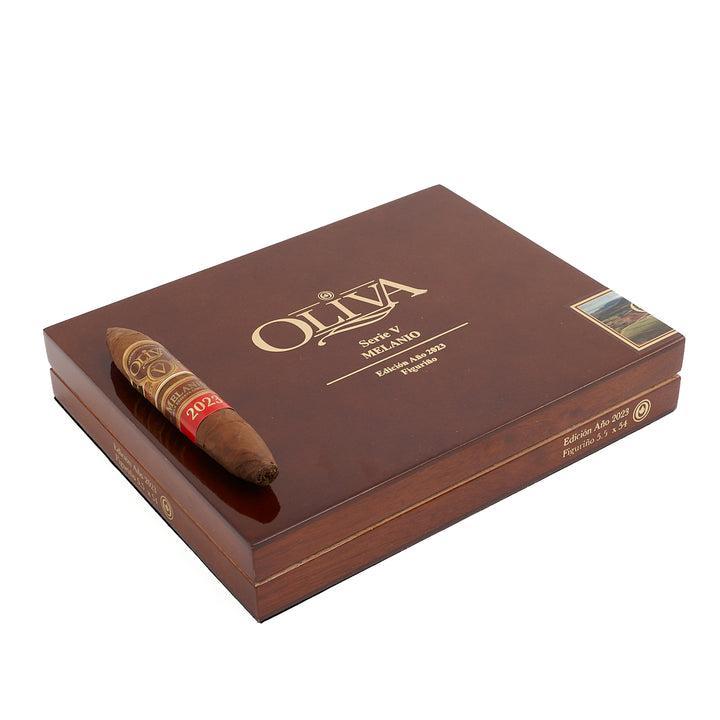 Oliva Serie V Melanio 2023 Figurinos