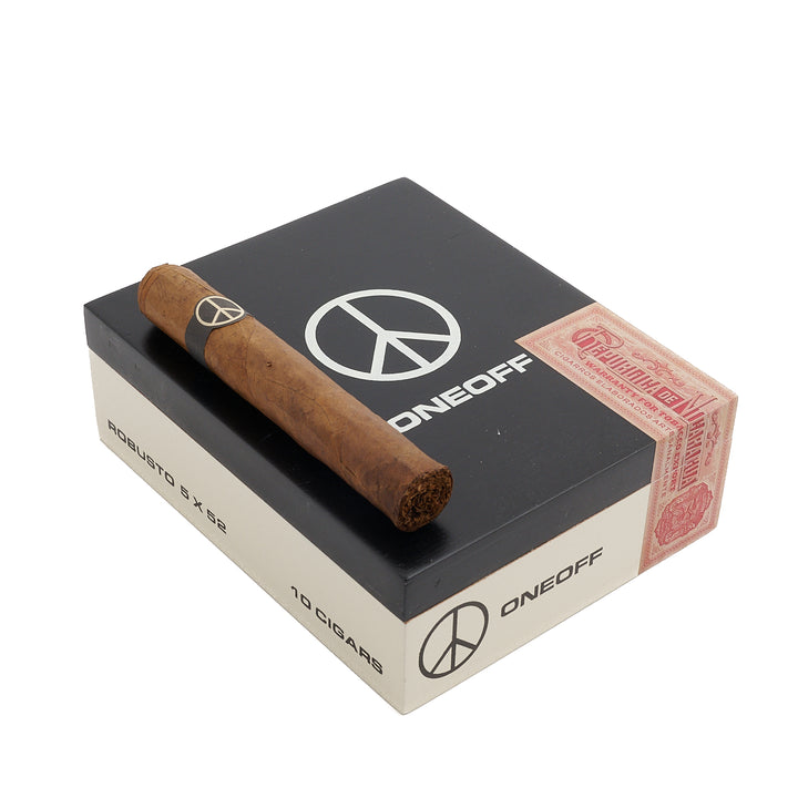 Illusione OneOff Black and Tan Robusto