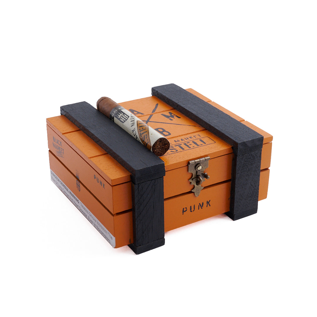 Alec Bradley Black Market Esteli Punk