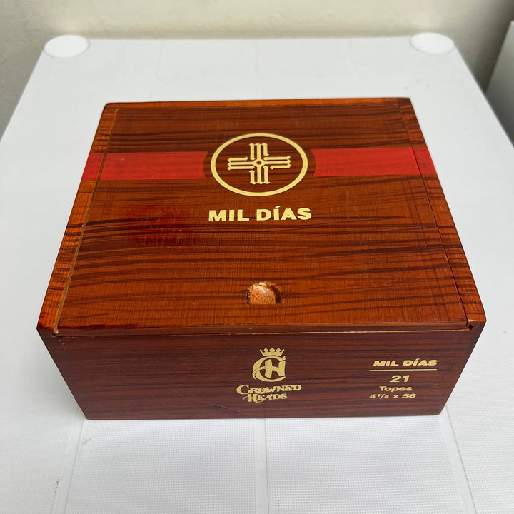 Crowned Heads Mil Dias Topes