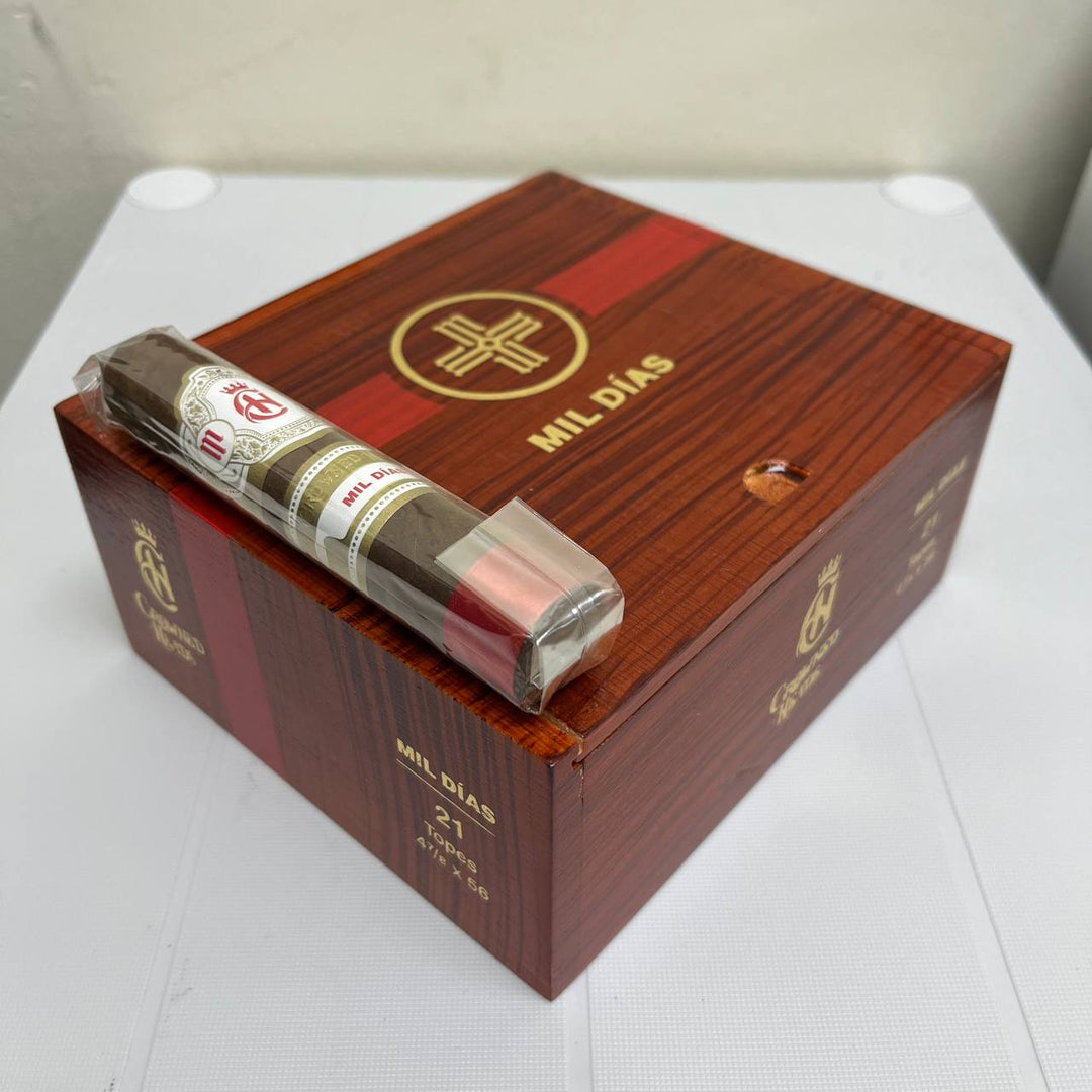 Crowned Heads Mil Dias Topes