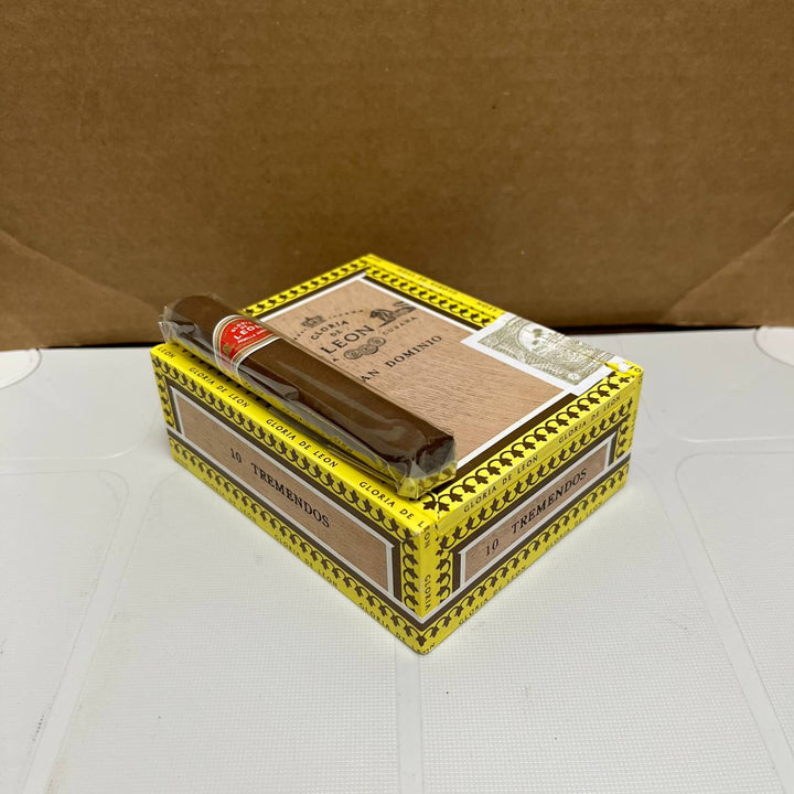 Curivari Gloria Leon Gran Dominio Tremendos Petit Corona