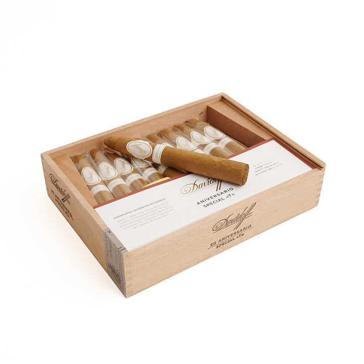 다비도프 애니버사리오 시리즈 스페셜 T 피라미드