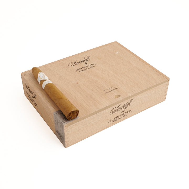 다비도프 애니버사리오 시리즈 스페셜 T 피라미드