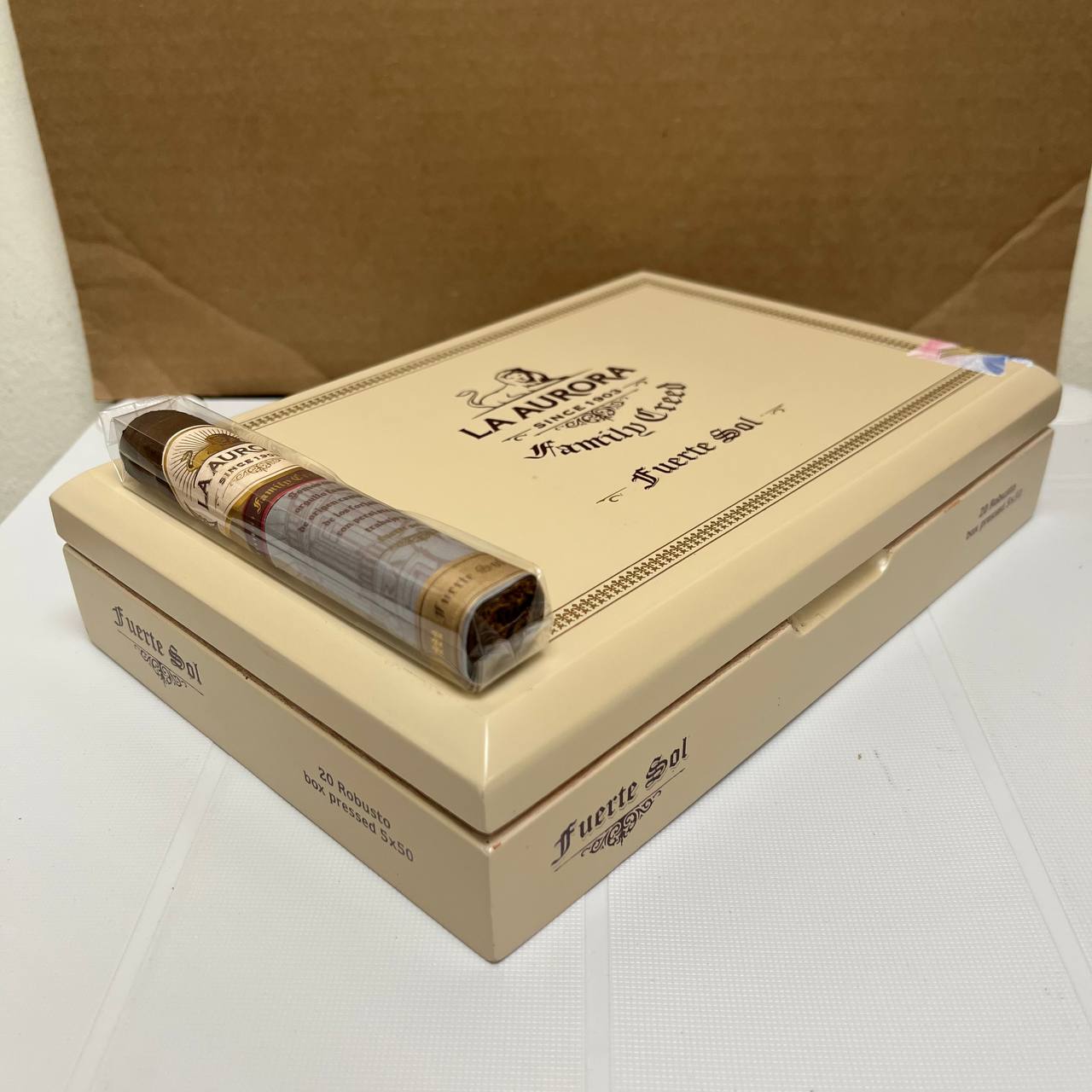 La Aurora Family Creed Fuerte Sol Robusto Box Pressed – 70Cigars