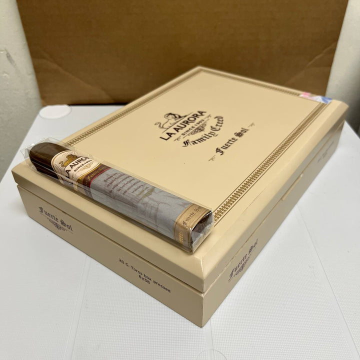 La Aurora Family Creed Fuerte Sol Toro Box Pressed