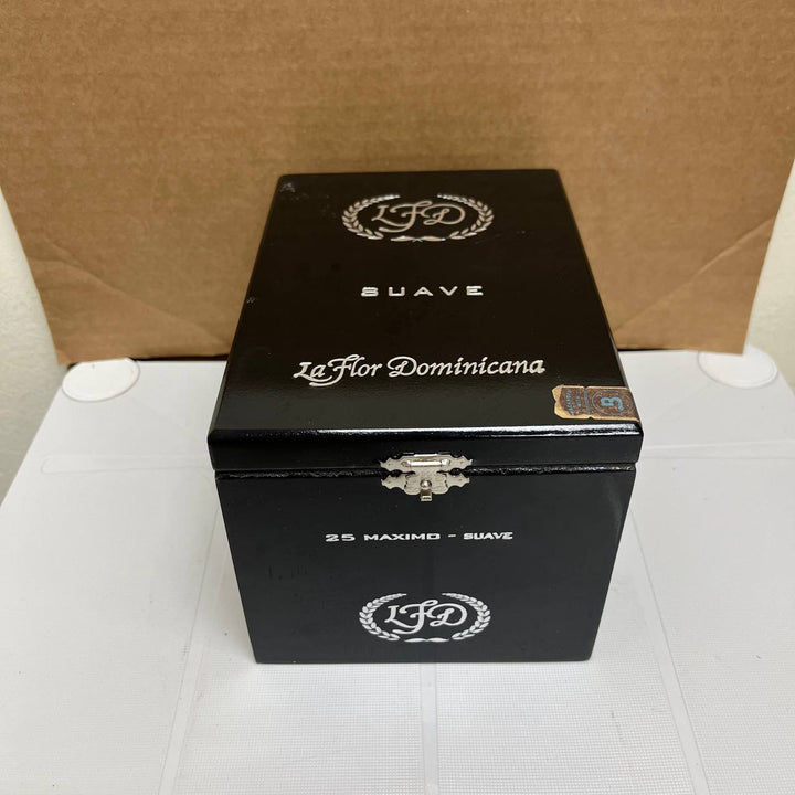 La Flor Dominicana Suave Maximo