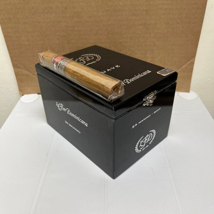 La Flor Dominicana Suave Maximo