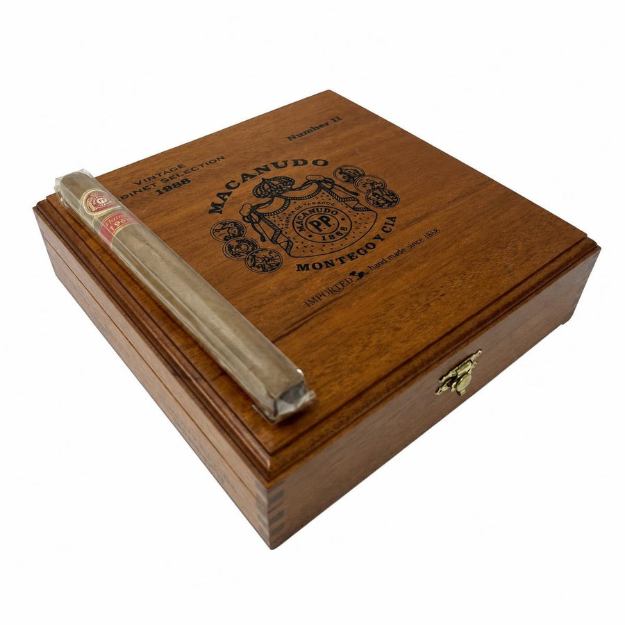 Macanudo Vintage Cabinet Selection 1988 Number II AI product photo