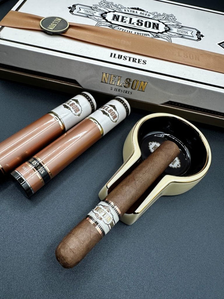 Nelson llustres & Ashtray