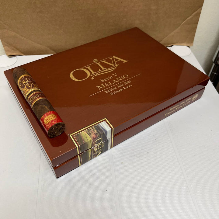 Oliva Serie V Melanio Edicion Ano 2025