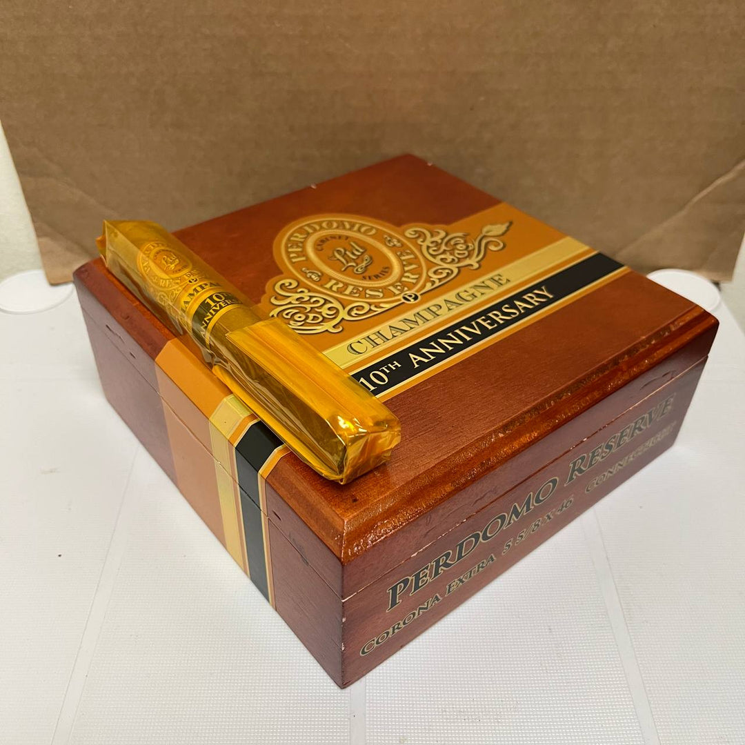 Perdomo 10th Anniversary Champagne Corona Extra