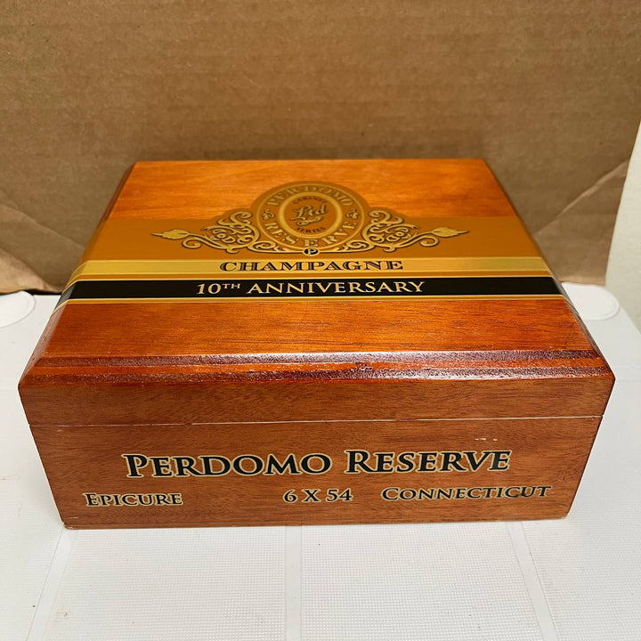 Perdomo 10th Anniversary Champagne Epicure Toro