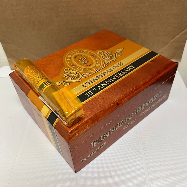 Perdomo 10th Anniversary Champagne Robusto