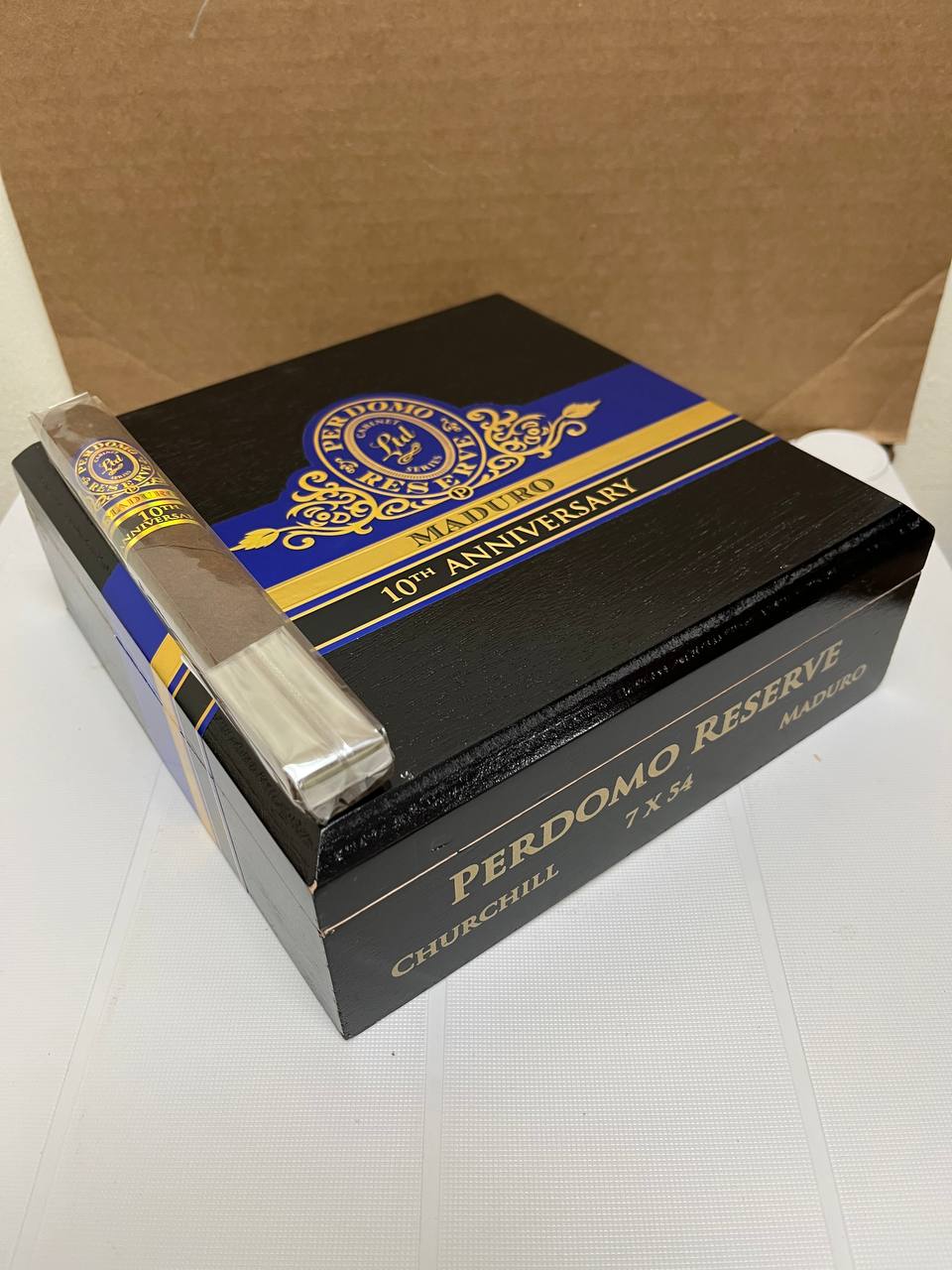 Perdomo 10th Anniversary Maduro Churchill
