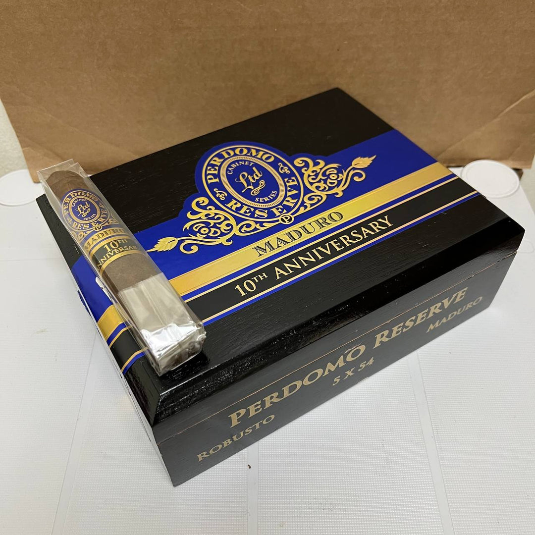 Perdomo 10th Anniversary Maduro Robusto