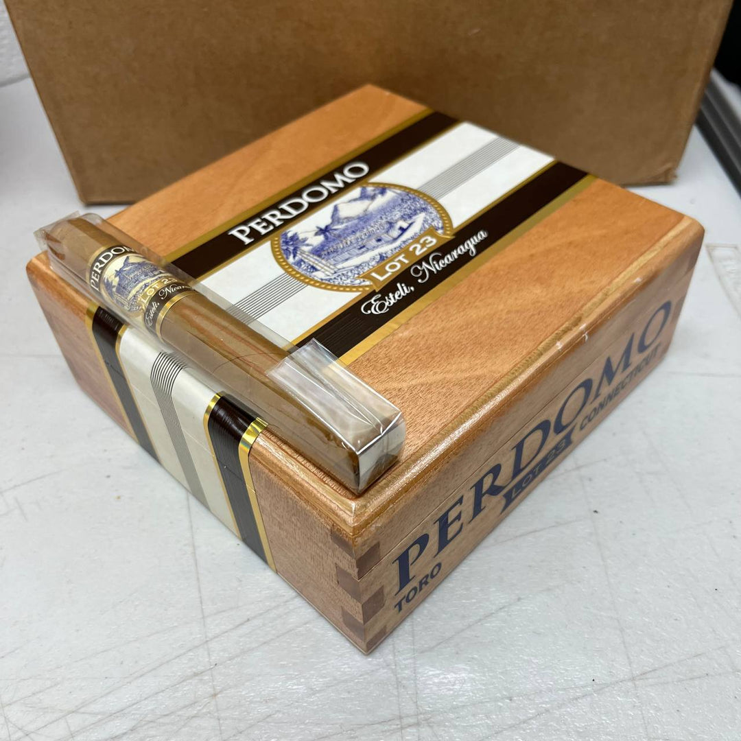 Perdomo Lot 23 Connecticut Toro