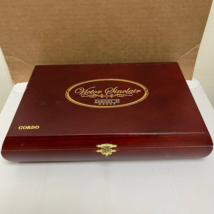 Victor Sinclair Cabinet 99 Connecticut Gordo