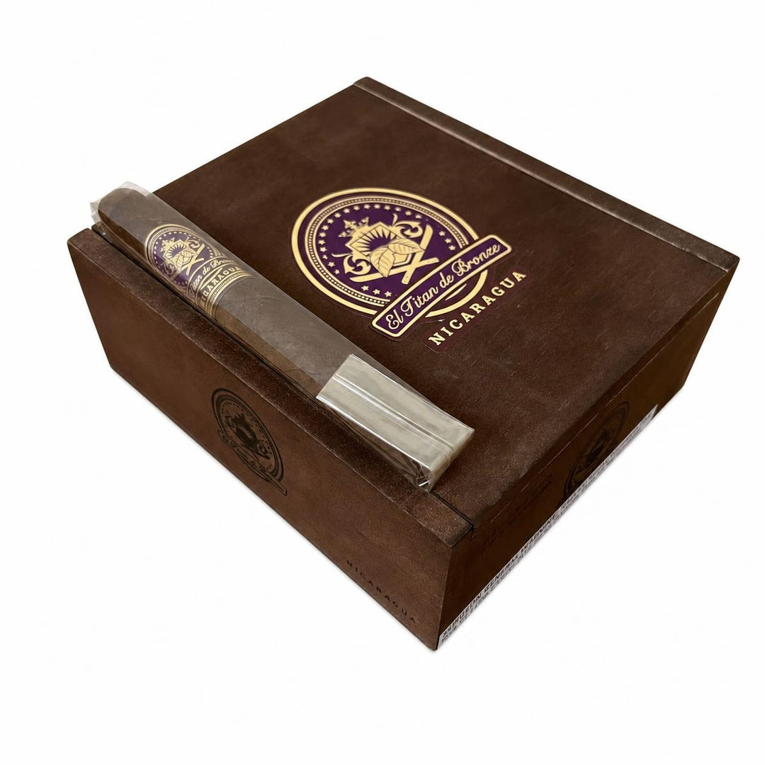 El Titan de Bronze Nicaragua Corona AI product photo