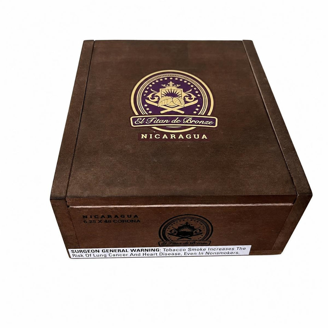 El Titan de Bronze Nicaragua Corona AI product photo