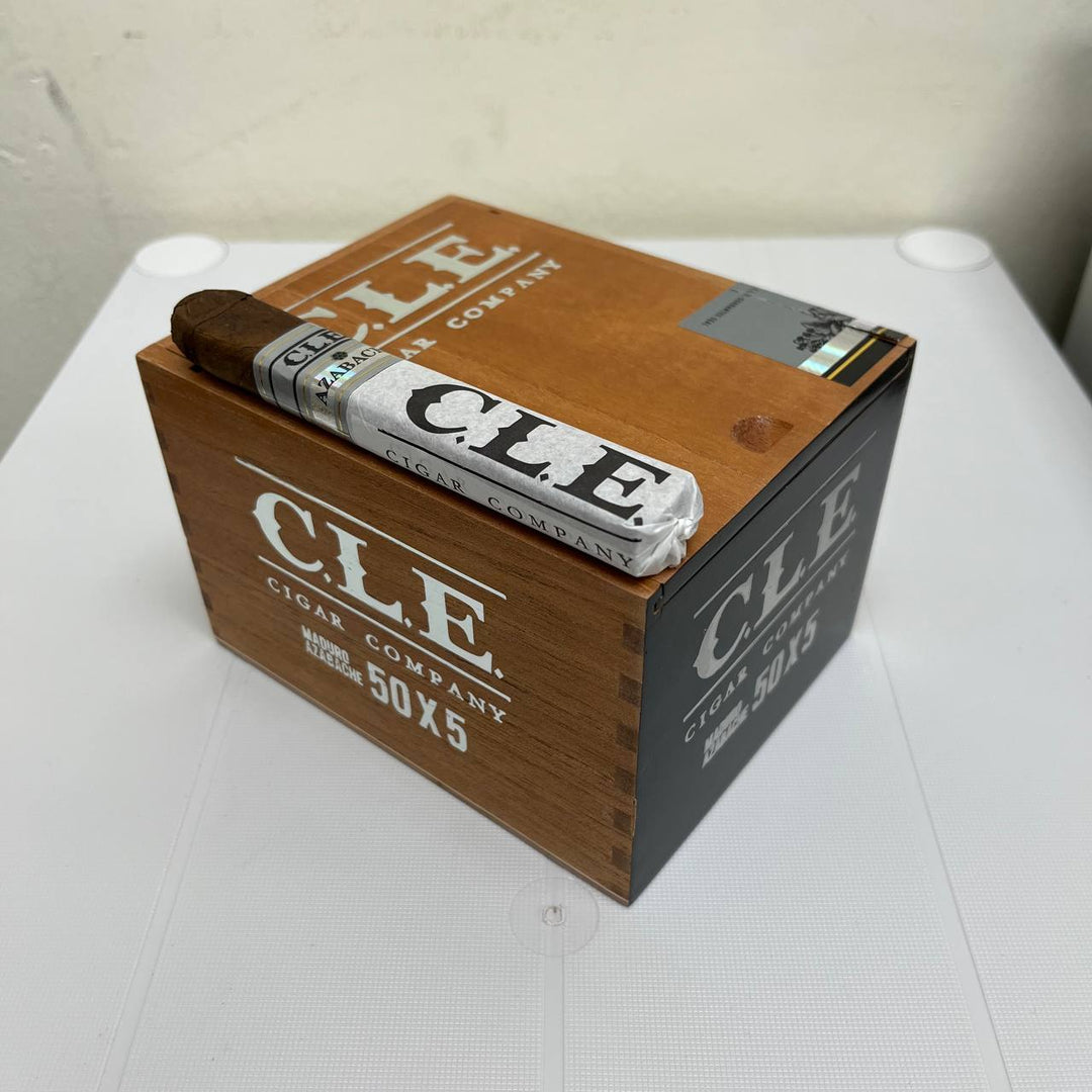 C.L.E. Azabache Robusto