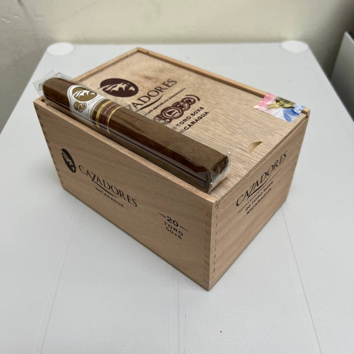 La Aurora Cazadores Nicaragua Toro
