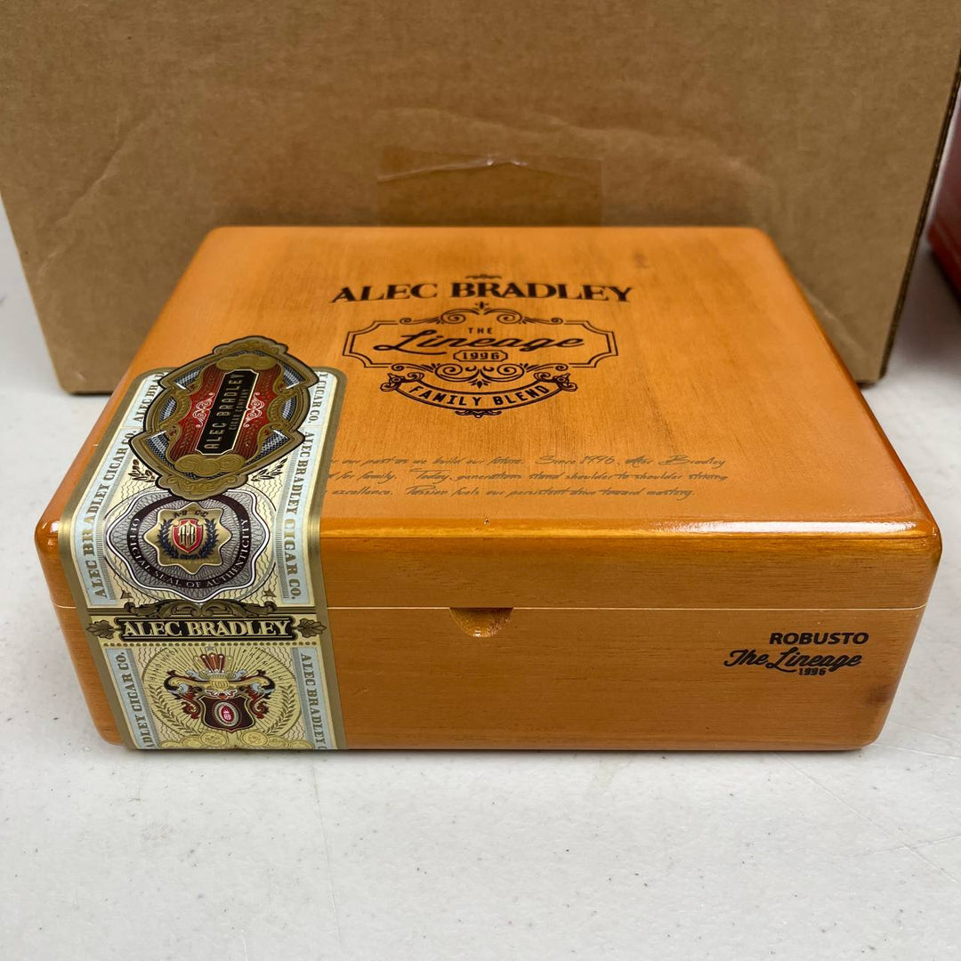 Alec Bradley The Lineage Robusto