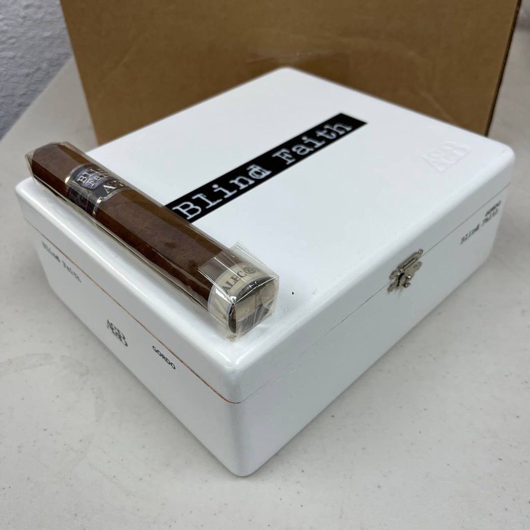 Alec Bradley Blind Faith Gordo