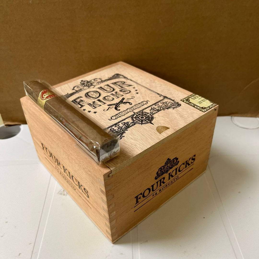 Crowned Heads Four Kicks Robusto