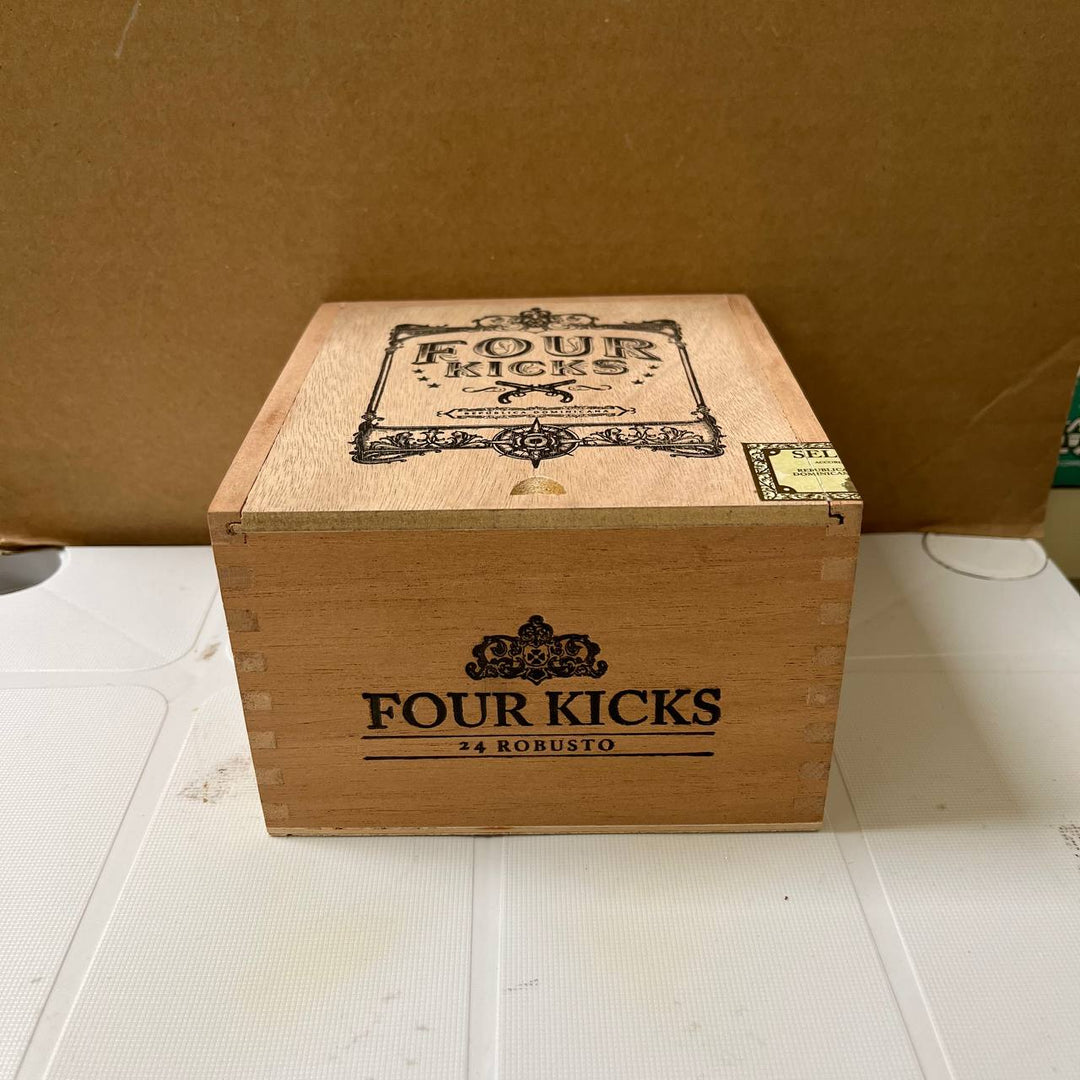 Crowned Heads Four Kicks Robusto