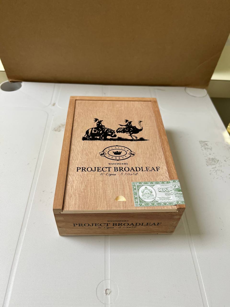 Cavalier Geneve Project Broadleaf #3A Wayfinders Robusto Extra