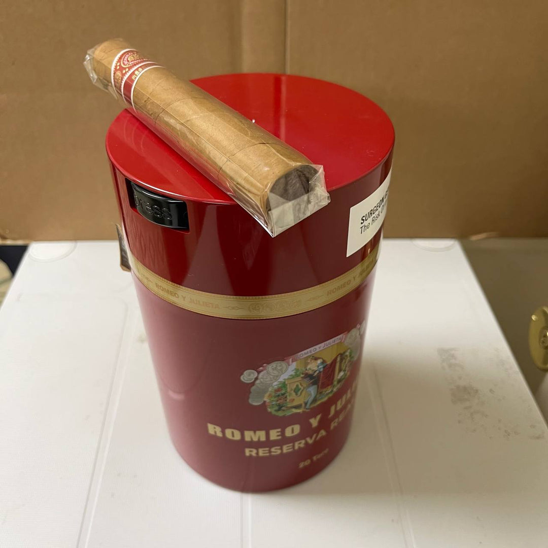 Romeo Y Julieta Reserva Real Toro Plastic Jar