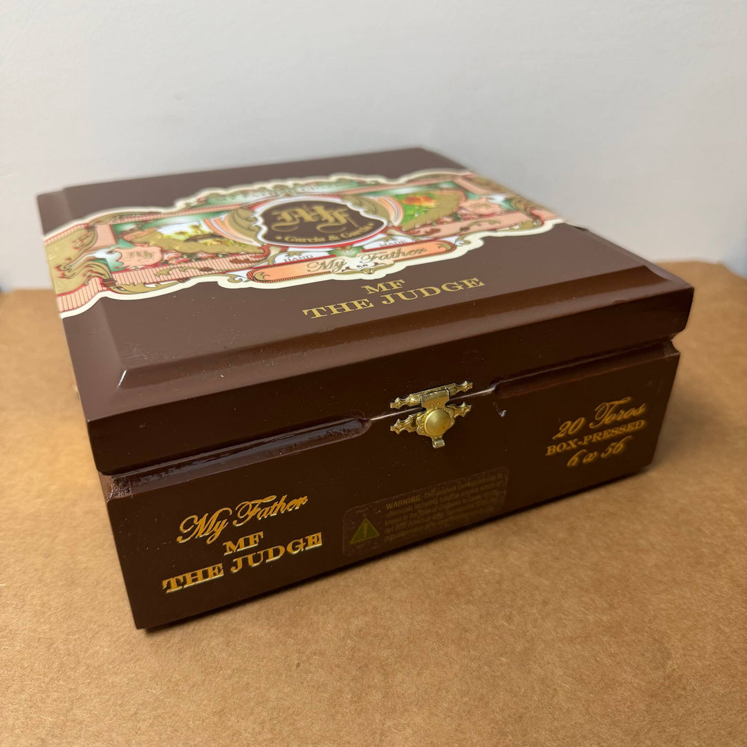 나의 아버지 The Judge Toro Box-Pressed 2