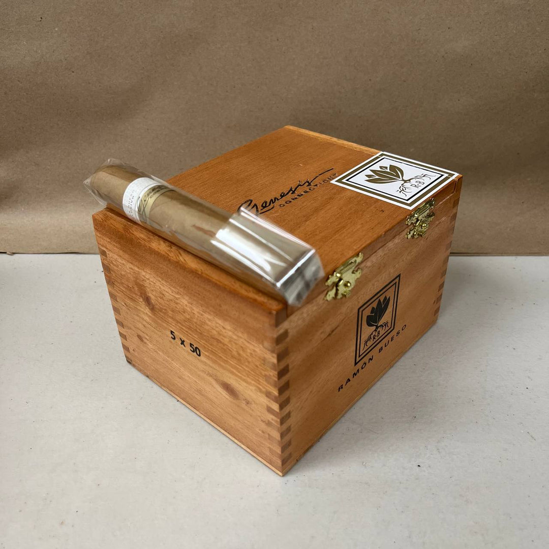 Ramon Bueso Genesis Connecticut Robusto