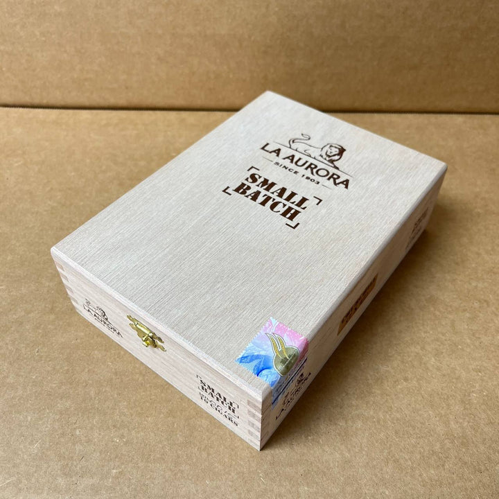 La Aurora Small Batch Lot 15 Connecticut Churchill