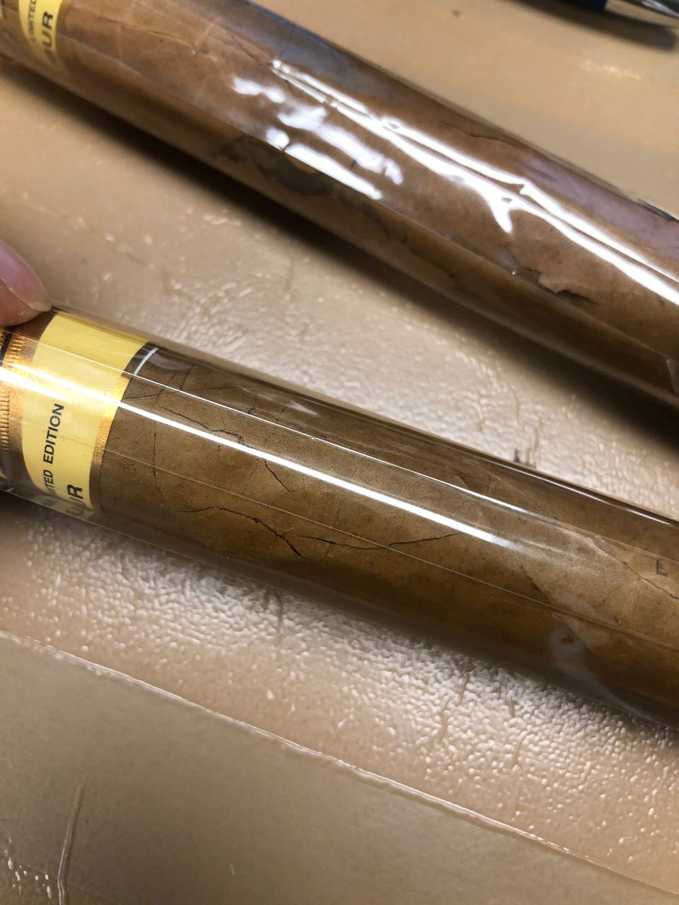 Hoyo De Monterrey Excalibur #1 Natural Churchill Damaged