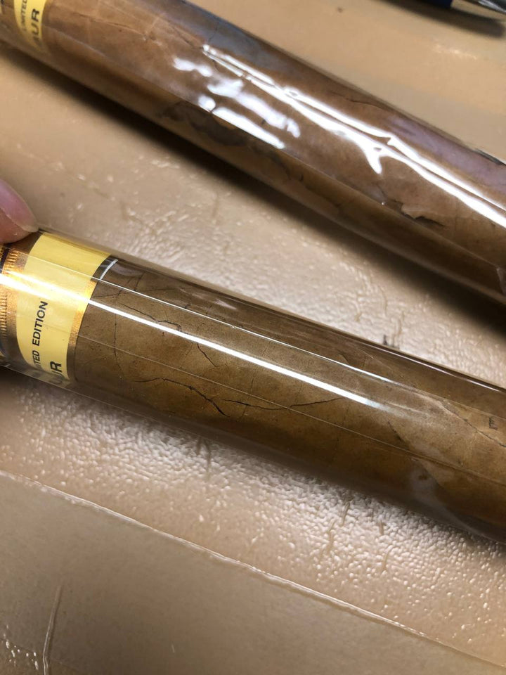 Hoyo De Monterrey Excalibur #1 Natural Churchill Damaged